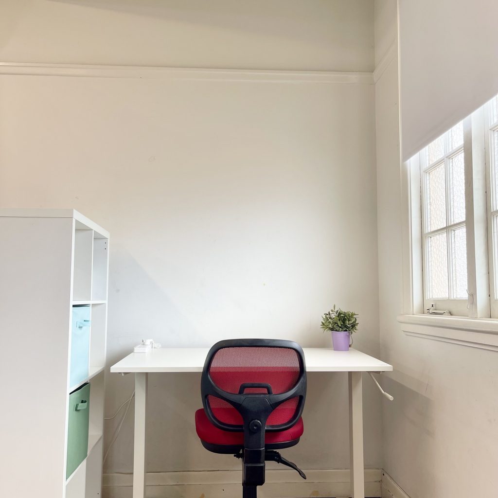 dedicated desk in new farm brisbane for small business or professionals